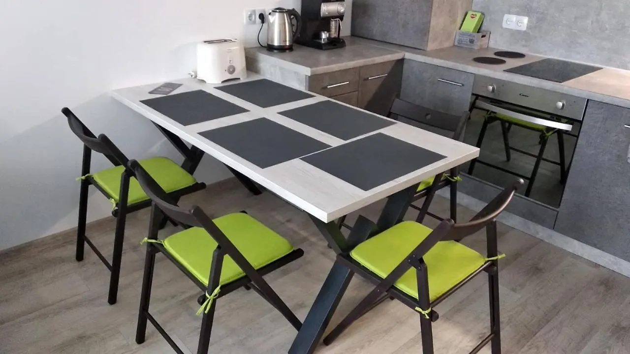 Fly Up Home Apartment Boryspil Ukraine